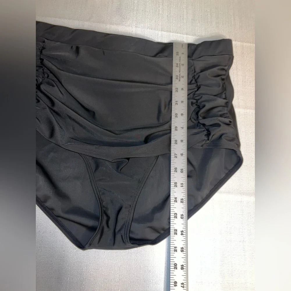 Black swim bottom, 18W
